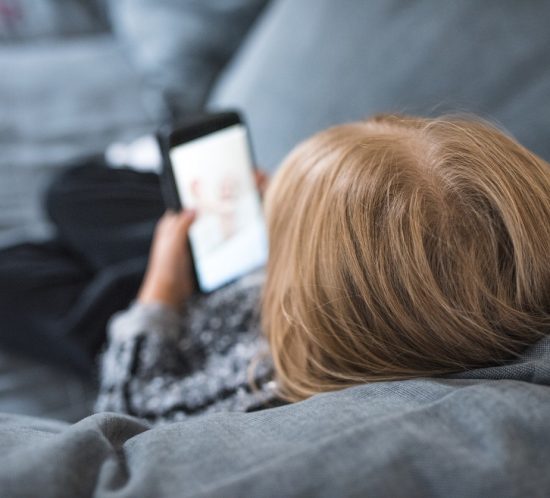 Smartphone e bambini. A che età darlo.