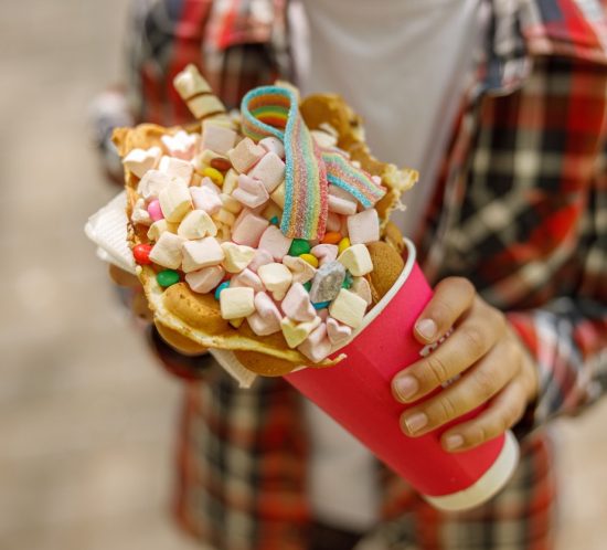 Cibo spazzatura e bambini. Educarli a mangiare sano.